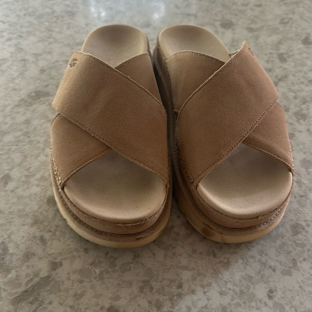 UGG Golden Cross Slide, women’s sandal.